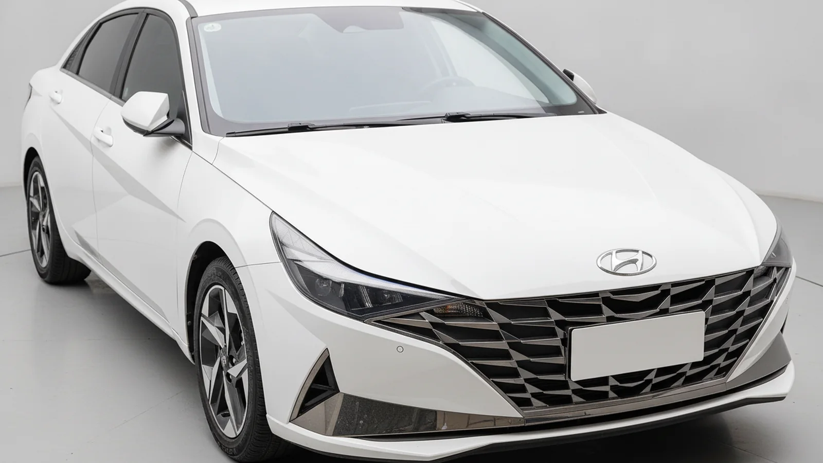 Hyundai Elantra LUX Premium Edition — фото 2