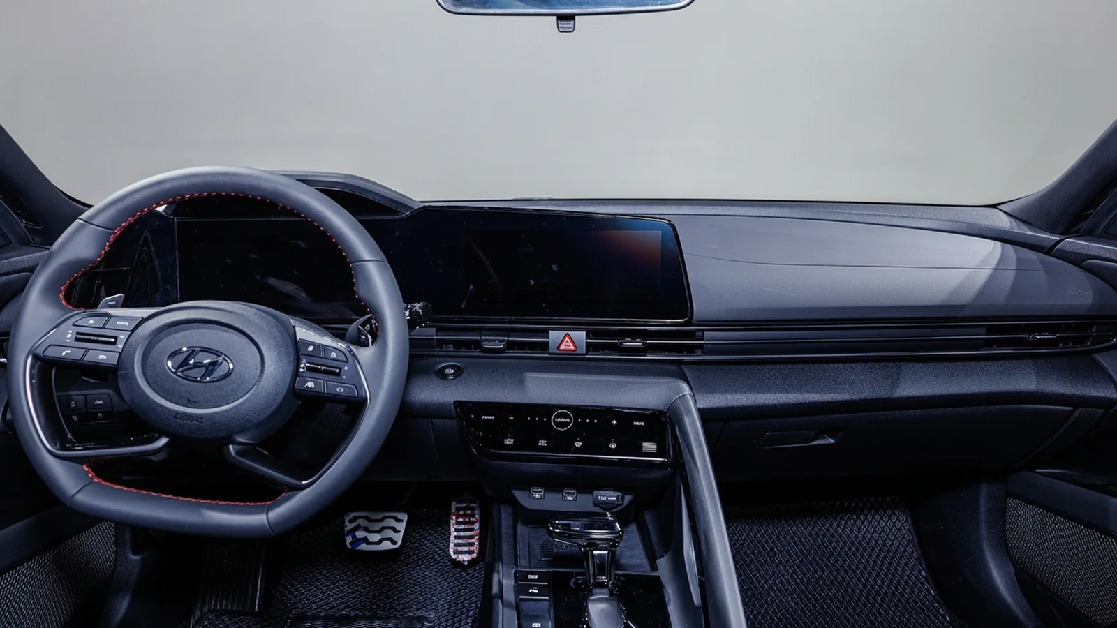 Hyundai Elantra LUX Premium Edition — фото 6